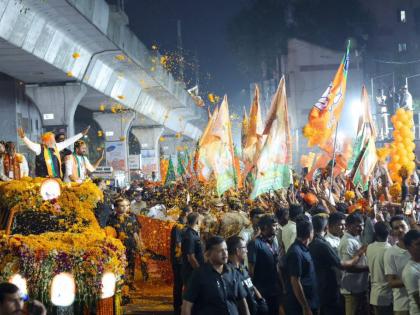 PM Modi holds roadshow in Hyd a day before campaigning ends | PM Modi holds roadshow in Hyd a day before campaigning ends PM Modi holds roadshow in Hyd a day before campaigning ends | PM Modi holds roadshow in Hyd a day before campaigning ends