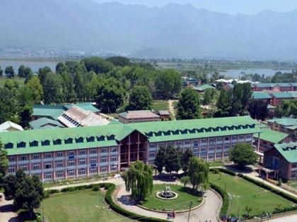 Protests at NIT, Srinagar against 'inflammatory' post by non-local student | Protests at NIT, Srinagar against 'inflammatory' post by non-local student Protests at NIT, Srinagar against 'inflammatory' post by non-local student | Protests at NIT, Srinagar against 'inflammatory' post by non-local student