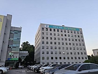 Seoul to introduce 'English tutor robots' for young students | Seoul to introduce 'English tutor robots' for young students Seoul to introduce 'English tutor robots' for young students | Seoul to introduce 'English tutor robots' for young students
