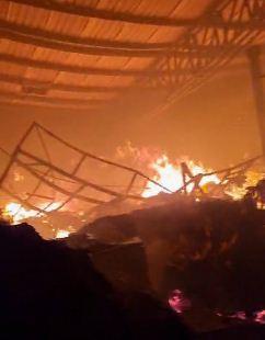 Godown partially collapses after major fire in Delhi | Godown partially collapses after major fire in Delhi