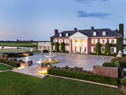 Ex-staffer at Trump National Golf Club files sexual harassment lawsuit | Ex-staffer at Trump National Golf Club files sexual harassment lawsuit Ex-staffer at Trump National Golf Club files sexual harassment lawsuit | Ex-staffer at Trump National Golf Club files sexual harassment lawsuit