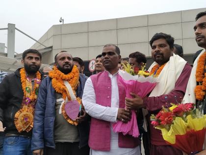 Five labourers rescued from Uttarakhand tunnel reach Patna | Five labourers rescued from Uttarakhand tunnel reach Patna