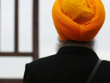 Teens attack elderly Sikh in UK leaving him with broken ribs | Teens attack elderly Sikh in UK leaving him with broken ribs Teens attack elderly Sikh in UK leaving him with broken ribs | Teens attack elderly Sikh in UK leaving him with broken ribs