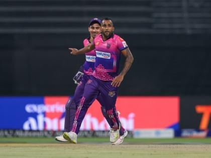 Abu Dhabi T10: New York Strikers Hosein, Karunaratne bowl out Delhi Bulls for lowest score | Abu Dhabi T10: New York Strikers Hosein, Karunaratne bowl out Delhi Bulls for lowest score