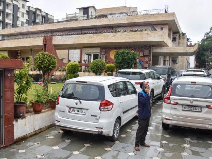 Over Rs 100 cr seized in I-T raids at premises of Congress MP’s relatives | Over Rs 100 cr seized in I-T raids at premises of Congress MP’s relatives