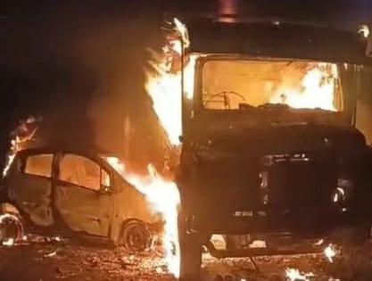 Tipper-car collision: Two burnt alive in K’taka | Tipper-car collision: Two burnt alive in K’taka Tipper-car collision: Two burnt alive in K’taka | Tipper-car collision: Two burnt alive in K’taka