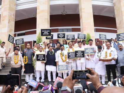 MVA protests outside Nagpur legislature, seeks compensation for farmers | MVA protests outside Nagpur legislature, seeks compensation for farmers MVA protests outside Nagpur legislature, seeks compensation for farmers | MVA protests outside Nagpur legislature, seeks compensation for farmers