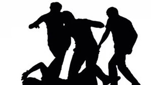 UP waiter beaten to death as tray carrying used plates touches guests | UP waiter beaten to death as tray carrying used plates touches guests UP waiter beaten to death as tray carrying used plates touches guests | UP waiter beaten to death as tray carrying used plates touches guests