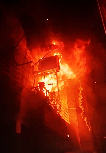 Fire breaks out at Indus Hospital in Vizag | Fire breaks out at Indus Hospital in Vizag Fire breaks out at Indus Hospital in Vizag | Fire breaks out at Indus Hospital in Vizag