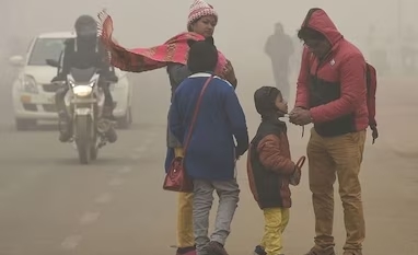 Air quality remains 'very poor', Delhi records min temp of 9.4 | Air quality remains 'very poor', Delhi records min temp of 9.4 Air quality remains 'very poor', Delhi records min temp of 9.4 | Air quality remains 'very poor', Delhi records min temp of 9.4