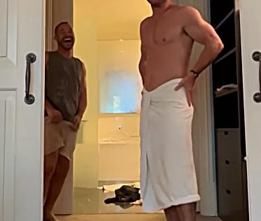 Chris Hemsworth shows off muscles wearing nothing but towel | Chris Hemsworth shows off muscles wearing nothing but towel Chris Hemsworth shows off muscles wearing nothing but towel | Chris Hemsworth shows off muscles wearing nothing but towel