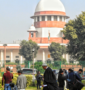 SC declines to pass any directions on plea seeking community kitchens across India | SC declines to pass any directions on plea seeking community kitchens across India