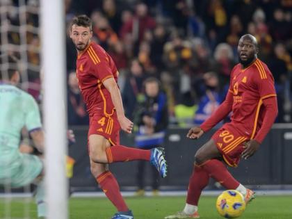 Lukaku sees red, 9-man Roma hold Fiorentina in Serie A | Lukaku sees red, 9-man Roma hold Fiorentina in Serie A