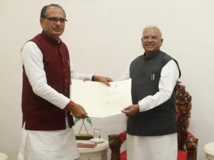 Shivraj Singh Chouhan tenders resignation to MP Governor | Shivraj Singh Chouhan tenders resignation to MP Governor Shivraj Singh Chouhan tenders resignation to MP Governor | Shivraj Singh Chouhan tenders resignation to MP Governor