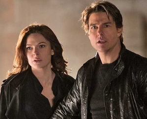 Tom Cruise getting close to woman 25 years younger to him | Tom Cruise getting close to woman 25 years younger to him Tom Cruise getting close to woman 25 years younger to him | Tom Cruise getting close to woman 25 years younger to him