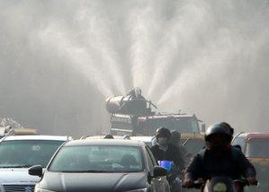 Delhi grapples with worsening air quality, Anand Vihar crosses 'severe' threshold on AQI | Delhi grapples with worsening air quality, Anand Vihar crosses 'severe' threshold on AQI Delhi grapples with worsening air quality, Anand Vihar crosses 'severe' threshold on AQI | Delhi grapples with worsening air quality, Anand Vihar crosses 'severe' threshold on AQI
