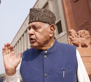 Dr Farooq Abdullah skips ED appearance despite summons | Dr Farooq Abdullah skips ED appearance despite summons Dr Farooq Abdullah skips ED appearance despite summons | Dr Farooq Abdullah skips ED appearance despite summons