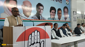MP: Congress holds legislature party meeting in Kamal Nath's absence | MP: Congress holds legislature party meeting in Kamal Nath's absence MP: Congress holds legislature party meeting in Kamal Nath's absence | MP: Congress holds legislature party meeting in Kamal Nath's absence