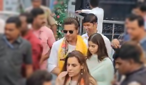 Shah Rukh Khan, Suhana pray at Shirdi Saibaba Temple | Shah Rukh Khan, Suhana pray at Shirdi Saibaba Temple Shah Rukh Khan, Suhana pray at Shirdi Saibaba Temple | Shah Rukh Khan, Suhana pray at Shirdi Saibaba Temple