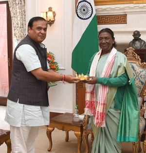 Assam CM meets President Murmu, invites her to attend Karbi Youth Festival | Assam CM meets President Murmu, invites her to attend Karbi Youth Festival Assam CM meets President Murmu, invites her to attend Karbi Youth Festival | Assam CM meets President Murmu, invites her to attend Karbi Youth Festival