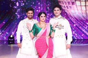 Choreographer Ashish Patil gives Karuna Pandey his 'Manacha Mujra' | Choreographer Ashish Patil gives Karuna Pandey his 'Manacha Mujra' Choreographer Ashish Patil gives Karuna Pandey his 'Manacha Mujra' | Choreographer Ashish Patil gives Karuna Pandey his 'Manacha Mujra'