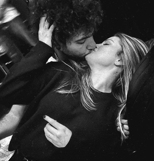 Selena Gomez makes out with new boyfriend Benny Blanco | Selena Gomez makes out with new boyfriend Benny Blanco Selena Gomez makes out with new boyfriend Benny Blanco | Selena Gomez makes out with new boyfriend Benny Blanco