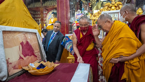 Dalai Lama offers prayers in Mahabodhi Temple | Dalai Lama offers prayers in Mahabodhi Temple Dalai Lama offers prayers in Mahabodhi Temple | Dalai Lama offers prayers in Mahabodhi Temple
