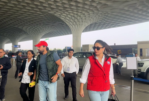 Saif, Kareena jet off for Christmas vacation; Taimur, Jehangir hold hands at airport | Saif, Kareena jet off for Christmas vacation; Taimur, Jehangir hold hands at airport