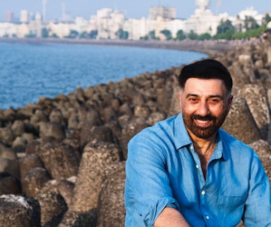 One should always smile, says Sunny Deol in new pic | One should always smile, says Sunny Deol in new pic One should always smile, says Sunny Deol in new pic | One should always smile, says Sunny Deol in new pic