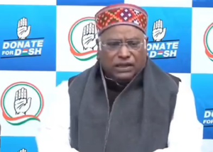 Kharge launches online crowd funding campaign 'Donate for desh' | Kharge launches online crowd funding campaign 'Donate for desh' Kharge launches online crowd funding campaign 'Donate for desh' | Kharge launches online crowd funding campaign 'Donate for desh'