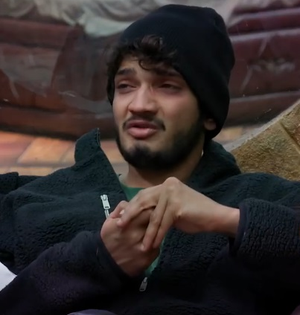 ‘Bigg Boss 17’: Munawar cries, begs Ayesha for forgiveness for ‘cheating on her’ | ‘Bigg Boss 17’: Munawar cries, begs Ayesha for forgiveness for ‘cheating on her’ ‘Bigg Boss 17’: Munawar cries, begs Ayesha for forgiveness for ‘cheating on her’ | ‘Bigg Boss 17’: Munawar cries, begs Ayesha for forgiveness for ‘cheating on her’