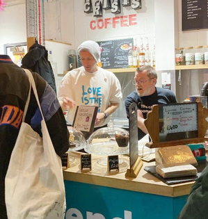 Chris Martin serves up coffee at homeless charity's shop | Chris Martin serves up coffee at homeless charity's shop Chris Martin serves up coffee at homeless charity's shop | Chris Martin serves up coffee at homeless charity's shop