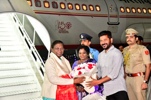 President arrives in Hyderabad for southern sojourn | President arrives in Hyderabad for southern sojourn President arrives in Hyderabad for southern sojourn | President arrives in Hyderabad for southern sojourn