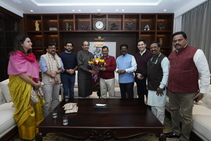 After Mamata, Uddhav Thackeray meets Kejriwal ahead of INDIA bloc meeting | After Mamata, Uddhav Thackeray meets Kejriwal ahead of INDIA bloc meeting After Mamata, Uddhav Thackeray meets Kejriwal ahead of INDIA bloc meeting | After Mamata, Uddhav Thackeray meets Kejriwal ahead of INDIA bloc meeting