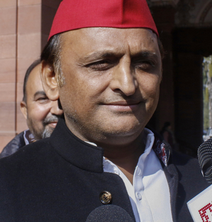 Liquor outlets at railway, metro stations: Akhilesh slams decision | Liquor outlets at railway, metro stations: Akhilesh slams decision Liquor outlets at railway, metro stations: Akhilesh slams decision | Liquor outlets at railway, metro stations: Akhilesh slams decision