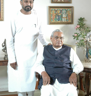 Milind Dastane recollects meeting Atal Bihari Vajpayee, calls him ‘master storyteller’ | Milind Dastane recollects meeting Atal Bihari Vajpayee, calls him ‘master storyteller’
