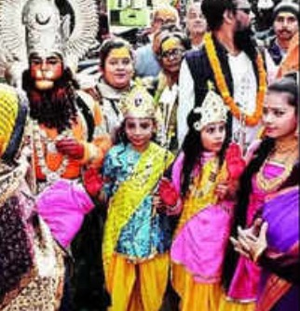 Dressed as Ramayan characters, children invite people to Ayodhya | Dressed as Ramayan characters, children invite people to Ayodhya Dressed as Ramayan characters, children invite people to Ayodhya | Dressed as Ramayan characters, children invite people to Ayodhya