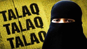 Man flees after pronouncing triple talaq to wife in moving train | Man flees after pronouncing triple talaq to wife in moving train