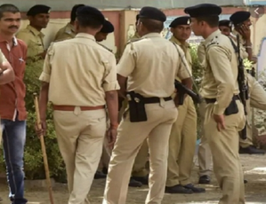 Hindu Gods 'insult' row: K'taka police book FIR over threat calls to complainant | Hindu Gods 'insult' row: K'taka police book FIR over threat calls to complainant Hindu Gods 'insult' row: K'taka police book FIR over threat calls to complainant | Hindu Gods 'insult' row: K'taka police book FIR over threat calls to complainant