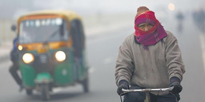 Delhi records 7.6 degrees minimum temp, air quality still 'severe' | Delhi records 7.6 degrees minimum temp, air quality still 'severe'