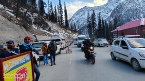 Heading to Himachal, get hotel booking in advance, or spend night in chilly cold! | Heading to Himachal, get hotel booking in advance, or spend night in chilly cold!
