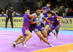 PKL 10: Naveen surpasses 1000 raid points as Dabang Delhi register convincing victory | PKL 10: Naveen surpasses 1000 raid points as Dabang Delhi register convincing victory PKL 10: Naveen surpasses 1000 raid points as Dabang Delhi register convincing victory | PKL 10: Naveen surpasses 1000 raid points as Dabang Delhi register convincing victory
