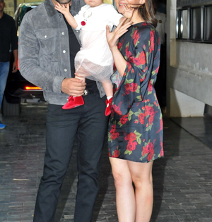 Ranbir, Alia leave for New Year holiday with Raha | Ranbir, Alia leave for New Year holiday with Raha