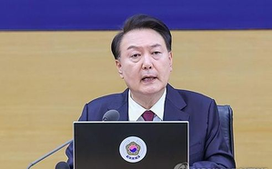 South Korean president apologises over scandal involving gift to wife | South Korean president apologises over scandal involving gift to wife