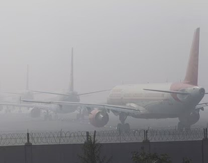 100 flights, 22 trains delayed as dense fog engulfs Delhi | 100 flights, 22 trains delayed as dense fog engulfs Delhi 100 flights, 22 trains delayed as dense fog engulfs Delhi | 100 flights, 22 trains delayed as dense fog engulfs Delhi