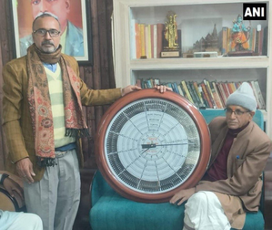 Vegetable vendor gifts world clock to Ram temple in Ayodhya | Vegetable vendor gifts world clock to Ram temple in Ayodhya