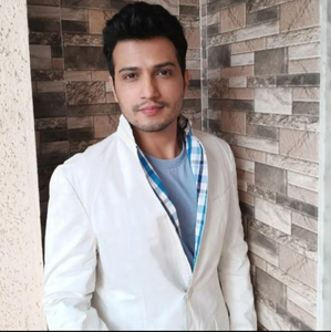 Ashutosh Kulkarni to ring in New Year with family in Pune | Ashutosh Kulkarni to ring in New Year with family in Pune Ashutosh Kulkarni to ring in New Year with family in Pune | Ashutosh Kulkarni to ring in New Year with family in Pune