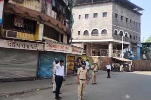 Bomb threat to 147-yr-old Synagogue in Maha CM’s hometown, security tightened | Bomb threat to 147-yr-old Synagogue in Maha CM’s hometown, security tightened Bomb threat to 147-yr-old Synagogue in Maha CM’s hometown, security tightened | Bomb threat to 147-yr-old Synagogue in Maha CM’s hometown, security tightened