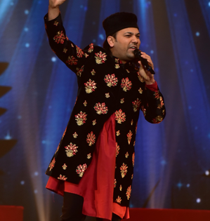 'Tere Vaaste' singer Shadab Faridi to ring in New Year with family | 'Tere Vaaste' singer Shadab Faridi to ring in New Year with family