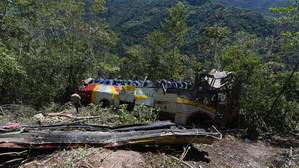 3 killed, 19 injured after bus plunges into ravine in Bolivia | 3 killed, 19 injured after bus plunges into ravine in Bolivia 3 killed, 19 injured after bus plunges into ravine in Bolivia | 3 killed, 19 injured after bus plunges into ravine in Bolivia